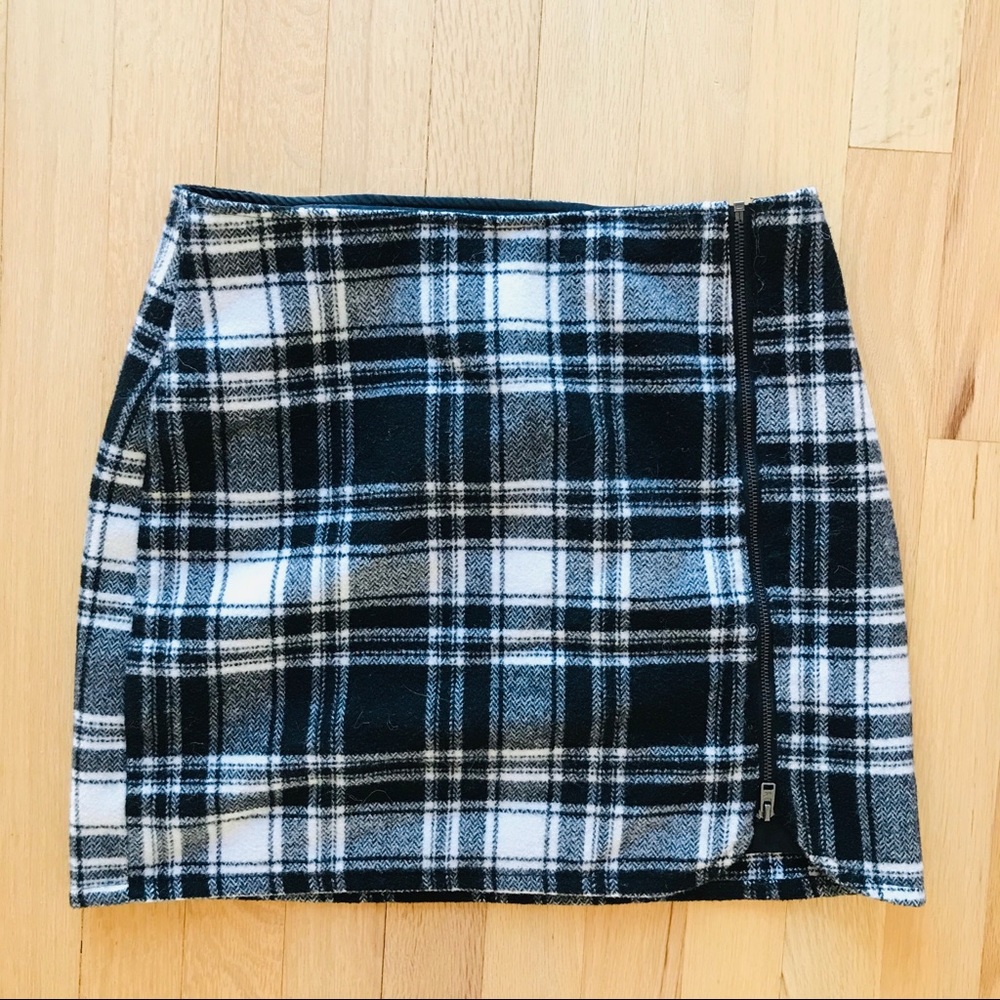 Hollister | black and white plaid mini skirt